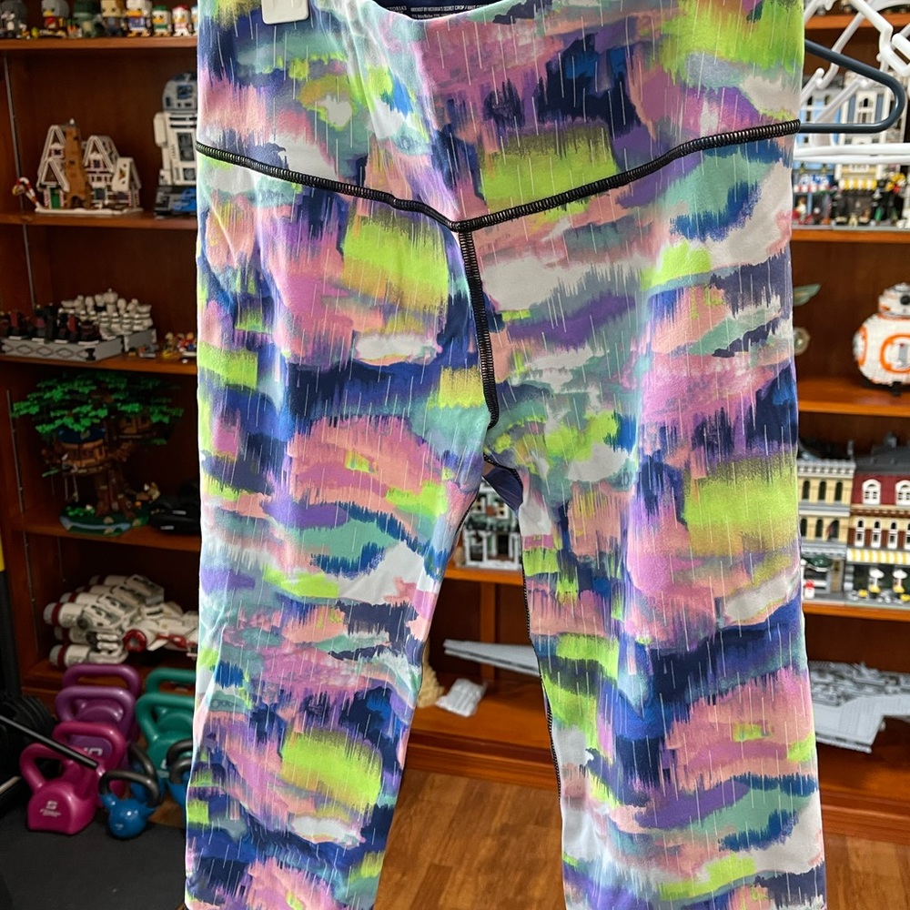 Victoria Secret spandex crop. Size small. Paint pattern.